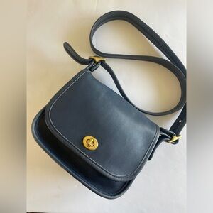 🛑 SOLD 🛑 Vintage Coach - Small Flap Legacy Bag 9965 🦋